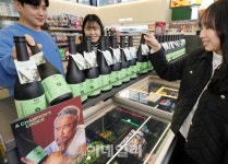 [포토] 세븐일레븐, 추성훈 사케 아키그린 판매 호조