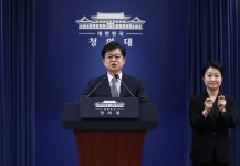 靑, 우크라에 北포로 송환 공개 사과 요구…“비공개 합의 부인은 거짓”