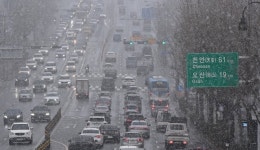 추운 겨울, 車 시동 걸고 바로 출발하면서 히터 켜는 건.. - 헉스 추운 겨울, 車 시동 걸고 바로 출발하면서 히터 켜는 건..