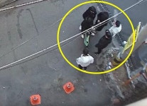 불량학생들이 집 앞에서 한 짓... CCTV를 보니 `분노` - 헉스 불량학생들이 집 앞에서 한 짓... CCTV를 보니 `분노`