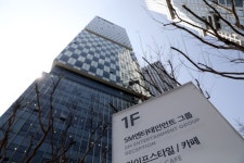 김경욱 SM 前대표 이수만 라이크기획 수익 1600억, 부당하면 회수해야 [주총] - 헉스 김경욱 SM 前대표 이수만 라이크기획 수익 1600억... 