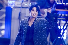 BTS 정국, 뉴욕 중심가서 단독 야외 공연… 세븐·3D 등 라이브 [뉴시스Pic] - 헉스 BTS 정국, 뉴욕 중심가서 단독 야외 공연… 세븐·3D 등... 