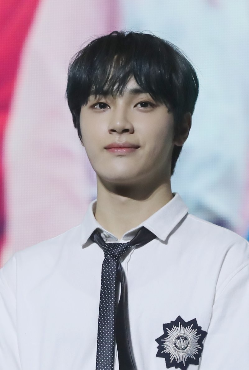 주학년, 허리 디스크 협착으로 활동 중단…컴백 예정 일시 보류