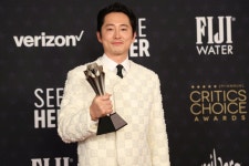 스티븐 연 성난 사람들, 작품상·남녀주연상 등 4관왕 등극 [크리틱스 초이스] - 헉스 스티븐 연 성난 사람들, 작품상·남녀주연상 등 4관왕... 
