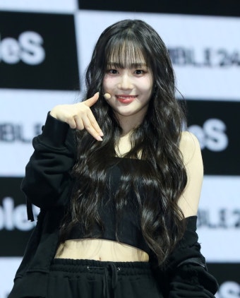 이제껏 이런 걸그룹은 없었다…'24인조' 트리플에스 무대 어땠냐면 - 헉스 이제껏 이런 걸그룹은 없었다…'24인조' 트리플에스 무대 어땠냐면