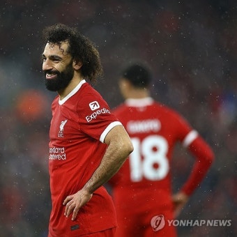 포모스 하프타임에 축구화 갈아신은 살라에 
