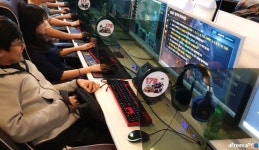 포모스 PC방에서 래더 돌리는 이뀨.jpg PC방에서 래더 돌리는 이뀨.jpg