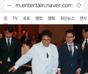 포모스 오랜만에 공개석상 등장한 이수만 PD.. 오랜만에 공개석상 등장한 이수만 PD..