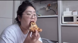 포모스 피자 시킬때 갈릭디핑소스 54개 추가하는 여자 ㄷㄷ 피자 시킬때 갈릭디핑소스 54개 추가하는 여자 ㄷㄷ