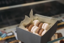 Box with fresh macaroons  Photo | Free Download