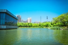 Building and lake  Photo | Free Download
