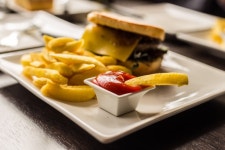 Eating a burguer  Photo | Free Download