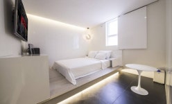 ‘모텔 거울룸’ 숙소, 호텔, 펜션 특가 예약 - 여행할때 여기어때