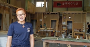 신용현 낭만목수학교 교장 “가구는 주로 아내가 고르는데 왜 여자 목수는 없죠?” | 한국일보 “가구는 주로 아내가 고르는데 왜 여자 목수는... 