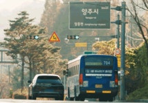 이번 정류장은 이 버스의 마지막입니다 매일 타던 버스가 사라진다면 [영상] | 한국일보 70년 한결같이 삶을 실어날랐다송추~서울 704 마지막... 