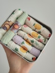 [손수건넨마음박스B]손바느질손수건 랜덤7p +틴케이스 | 아이디어스 [손수건넨마음박스B]손바느질손수건 랜덤7p +틴케이스