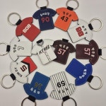 ✨팬클럽 굿즈 유니폼 가죽 키링 네임택 이름각인🏷️ | 아이디어스 ✨팬클럽 굿즈 유니폼 가죽 키링 네임택 이름각인🏷️