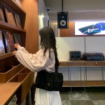 (신상🖤)새틴주름 숄더백 | 아이디어스 (신상🖤)새틴주름 숄더백