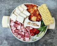 부산맛집 흑돼지 김치찌개 밀키트 2~3인분 2.2k | 아이디어스 아이디어스