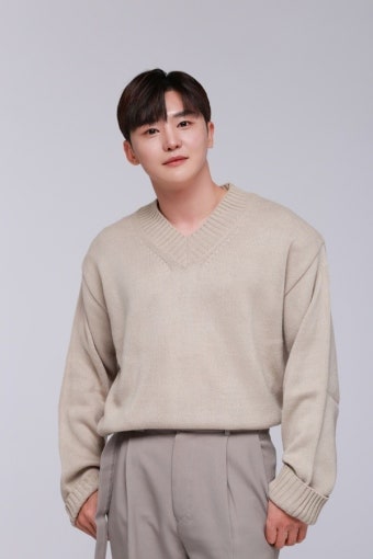 '미스터트롯' 이도진, 엠케이에스와 전속계약…