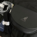 캉골(KANGOL) 루나 하프문 크로스백 M 3227 블랙 - 108,000 | 무신사 스토어