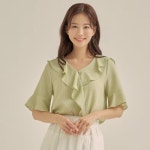 로엠(ROEM) 프릴 장식 오피스 블라우스 (2colors)_RMBLA37R13 - 사이즈 & 후기 | 무신사