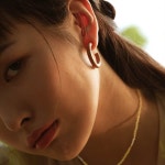 멜리본레인(MARYLEBONE LANE) Mini Wood Earrings - 39,600 | 무신사 스토어