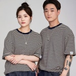 어퍼스트로피 콤마(APOSTROPHE COMMA) 슬리브 포인트 스트라이프 반팔티셔츠 (네이비) - 사이즈 & 후기 | 무신사