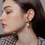 다나버튼(DANA BURTON) 나르시스 글로시 귀걸이 - 후기 | 무신사