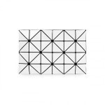 이세이 미야케(ISSEY MIYAKE) 바오바오 BB16 AG055-01 루센트 클러치백 - 사이즈 & 후기 | 무신사