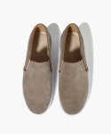 피렌체 아뜨리에(FIRENZE ATELIER) 스탠다드 디자인 유니섹스 스웨이드 슬립온 4005-QS [ASH BEIGE] - 136,000 | 무신사 스토어