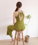 콘치웨어(CONCHWEAR) 볼륨 셔링홀터 점프수트 (올리브빈) - 42,300 | 무신사
