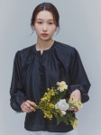 에스피엔케이(SPNK) 글로시 라운드 블라우스_블랙 - 사이즈 & 후기 | 무신사
