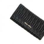 미우미우(MIU MIU) 5MH109 N88 F0002 마테라쎄 가죽 장지갑 - 사이즈 & 후기 | 무신사