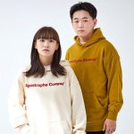 어퍼스트로피 콤마(APOSTROPHE COMMA) 베이직 풀 네임 로고 후디 (올리브/레드) - 사이즈 & 후기 | 무신사