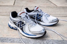 7년 만의 레트로, 뉴발란스 860 라인 발매 | 무신사 7년 만의 레트로, 뉴발란스 860 라인 발매