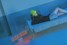 데시레드를 스트리밍 하다 | 무신사