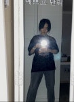 앳 더 모먼트[AT THE MOMENT] 월드투어 반팔티로 레트로와 미니멀리즘 둘 다 챙겨보자~! | 체험단후기 - 무신사