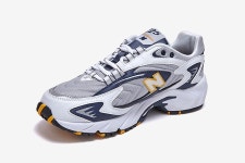 아이유 스니커즈로 주목받은 뉴발란스 725 | 무신사 아이유 스니커즈로 주목받은 뉴발란스 725