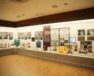 골프 치는 핸섬댄, 예일 × 세계골프역사박물관 발매 | 무신사