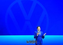 [포토] 신형 티구안 올스페이스 소개하는 사샤 폭스바겐코리아 사장... [포토] 신형 티구안 올스페이스 소개하는 사샤 폭스바겐코리아 사장