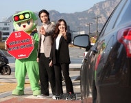 [포토] 도로교통공단 횡단보도 건널때 손짓으로 소통하세요 | Save Internet 뉴데일리 [포토] 도로교통공단 횡단보도 건널때 손짓으로... 