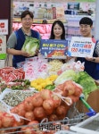 [포토] 농협 하나로마트, 외식 물가 잡기 식자재 120 프로젝트 진행 | Save Internet 뉴데일리 [포토] 농협 하나로마트, 외식 물가 잡기... 