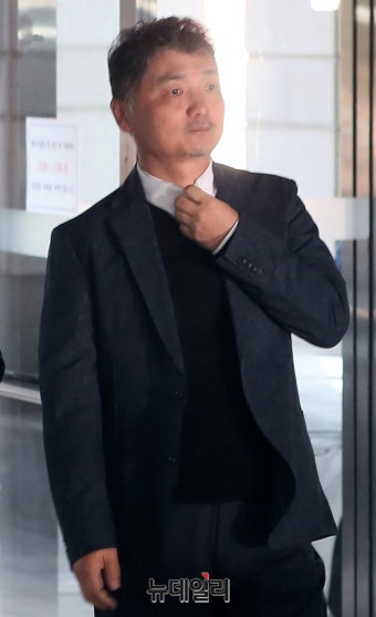 [포토] 'SM 시세조종' 의혹 받는 카카오 김범수, 금융감독원 출석 | Save Internet 뉴데일리 [포토] 'SM 시세조종' 의혹 받는 카카오 김범수...