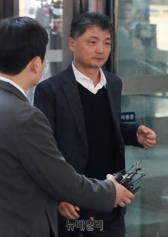 [포토] 'SM 시세조종' 의혹 받는 카카오 김범수, 금융감독원 출석 | Save Internet 뉴데일리 [포토] 'SM 시세조종' 의혹 받는 카카오 김범수...
