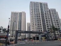 [단독] 입주민에 갑질 당하는 LH 임차인들…LH, 2년째 나몰라라... [단독] 입주민에 갑질 당하는 LH 임차인들…LH, 2년째 나몰라라