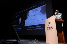 [포토] 2024 칸라이언즈 헬스&웰니스 골드 수상자 하오 승 CD... 뉴데일리 [포토] 2024 칸라이언즈 헬스&웰니스 골드 수상자 하오 승 CD