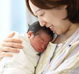 산후조리원 가려면 한달 월급 날릴 각오해야 … 2주 평균비용 286만원 | Save Internet 뉴데일리 산후조리원 가려면 한달 월급 날릴... 