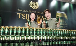 [포토] 프리미엄 원료로 완성한 '칭따오 1903' 출시 | 뉴데일리 [포토] 프리미엄 원료로 완성한 '칭따오 1903' 출시