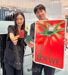 씨엔보코현대백화점 | [포토] 현대백화점 "더현대 서울서 현대백화점카드 '로에베 에디션' 만나보세요" | 뉴데일리 [포토] 현대백화점 "더현대 서울서 현대백화점카드...